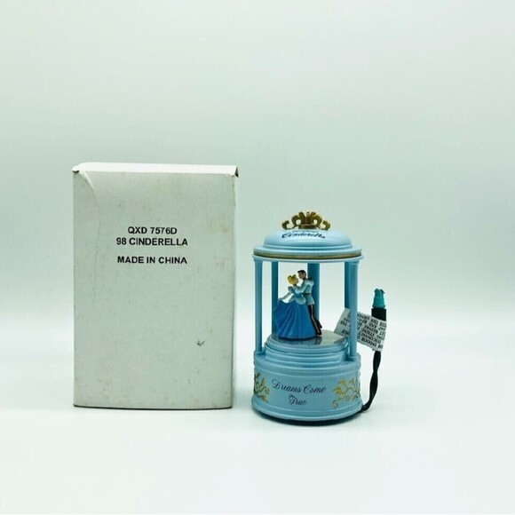 Hallmark Keepsake Ornament Cinderella at the Ball Disney Magic Light/Motion - Picture 2 of 6